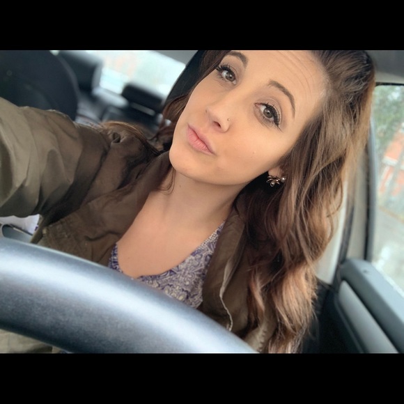 Meet your Posher, Sierra - Picture 1 of 1